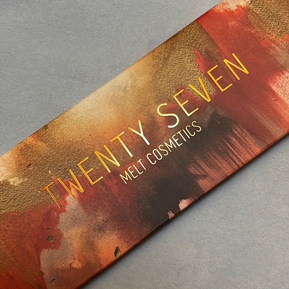 🎨 MELT COSMETICS | TWENTY-SEVEN EYESHADOW PALETTE - Picture 3 of 6